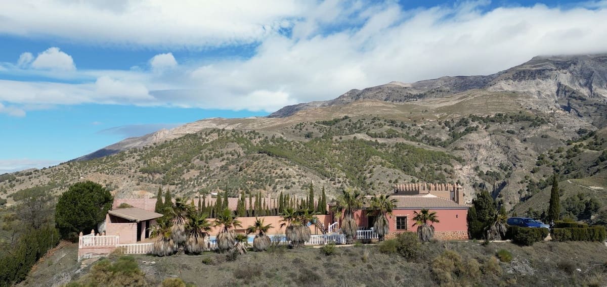 4 slaapkamer Villa te koop in Canillas de Aceituno met zwembad - € 480.000 (Ref: 8410186)