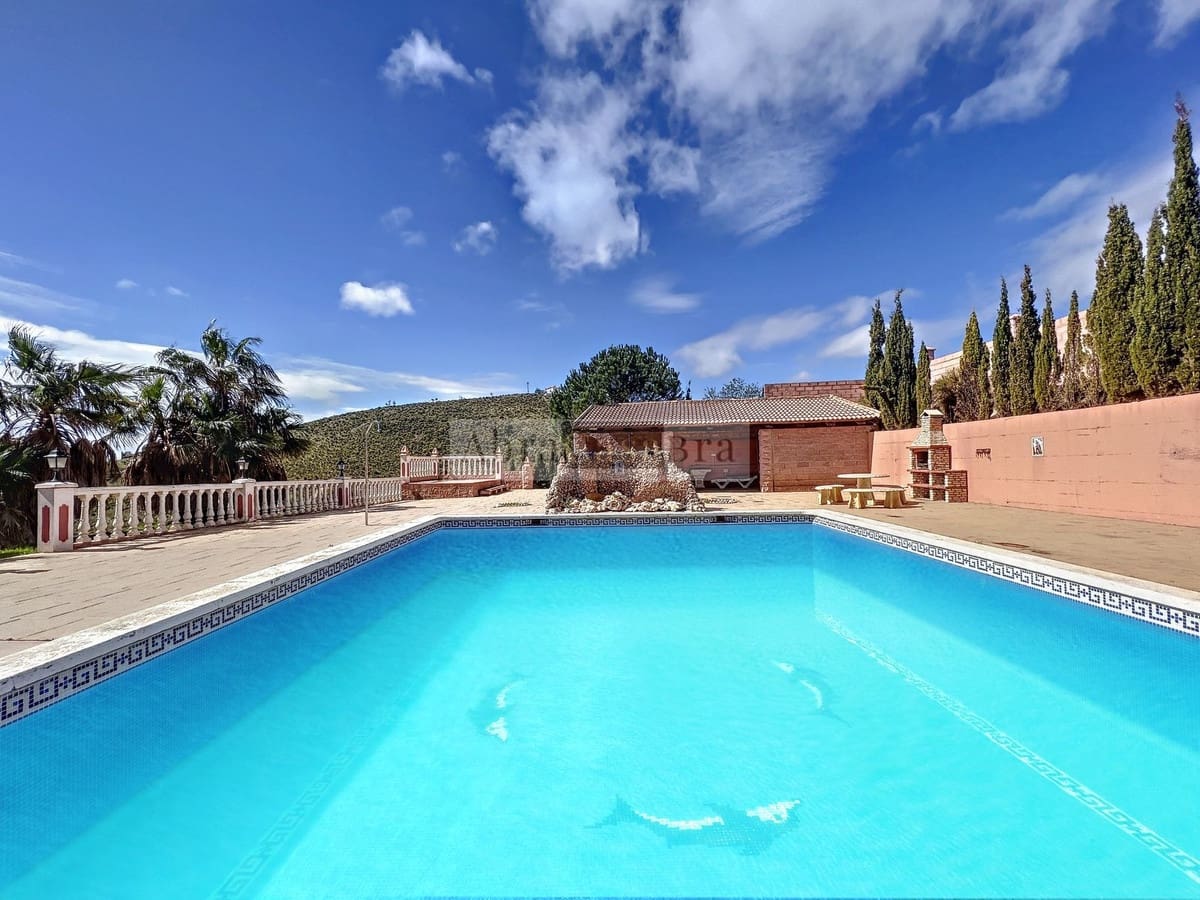 4 slaapkamer Villa te koop in Canillas de Aceituno met zwembad - € 480.000 (Ref: 8410186)