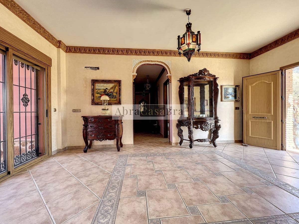 4 slaapkamer Villa te koop in Canillas de Aceituno met zwembad - € 480.000 (Ref: 8410186)