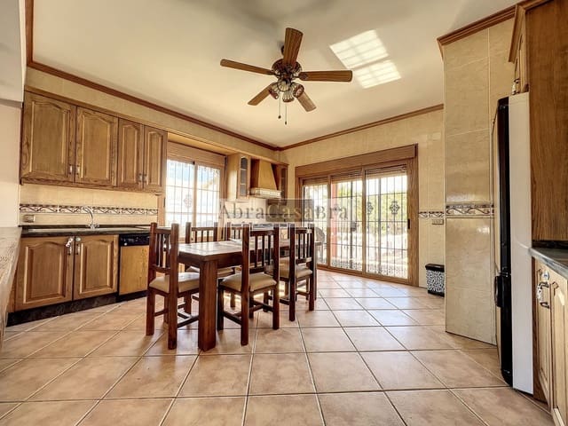 4 slaapkamer Villa te koop in Canillas de Aceituno met zwembad - € 480.000 (Ref: 8410186)