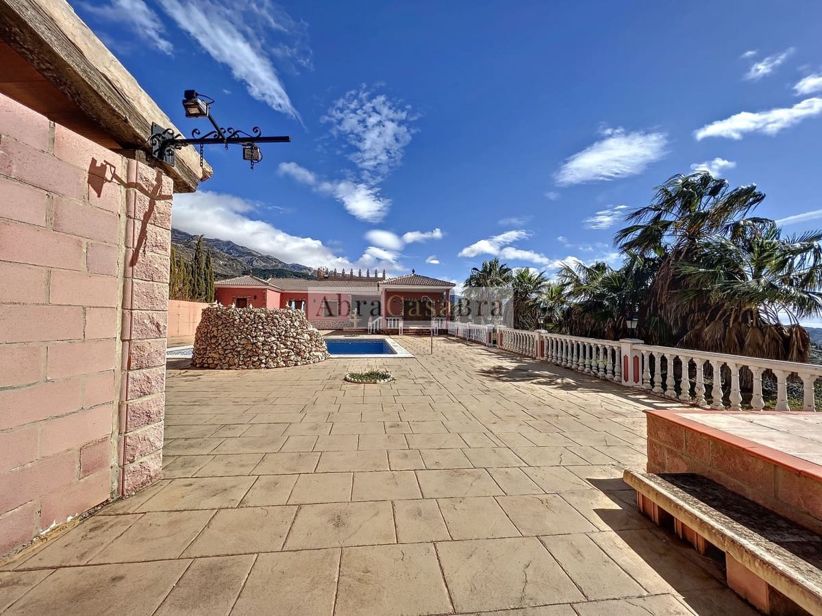 4 slaapkamer Villa te koop in Canillas de Aceituno met zwembad - € 480.000 (Ref: 8410186)