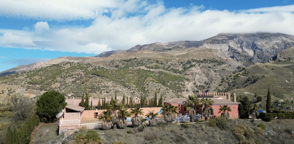 4 slaapkamer Villa te koop in Canillas de Aceituno met zwembad - € 480.000 (Ref: 8410186)