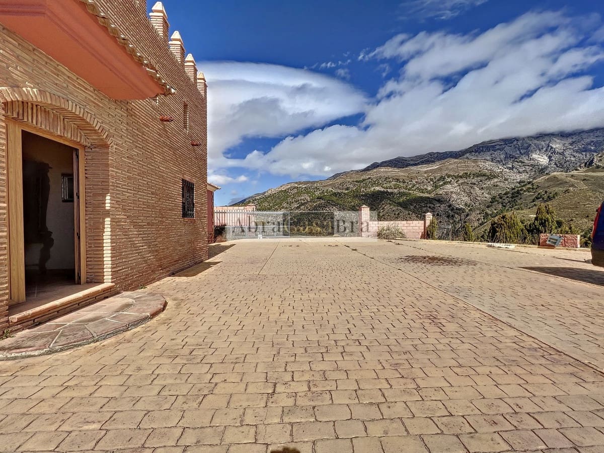 4 slaapkamer Villa te koop in Canillas de Aceituno met zwembad - € 480.000 (Ref: 8410186)