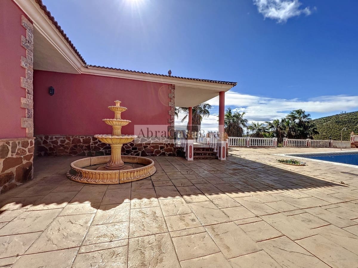 4 slaapkamer Villa te koop in Canillas de Aceituno met zwembad - € 480.000 (Ref: 8410186)