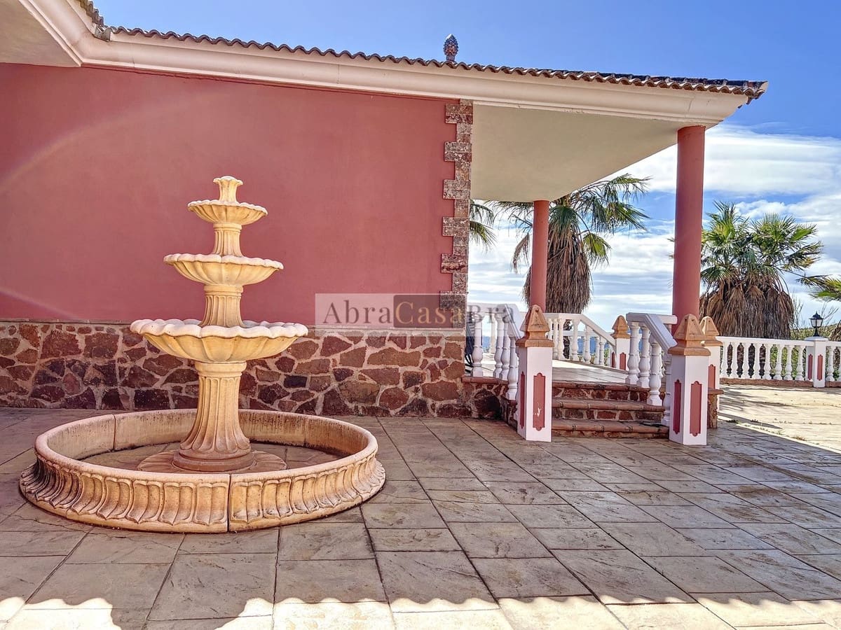 4 slaapkamer Villa te koop in Canillas de Aceituno met zwembad - € 480.000 (Ref: 8410186)