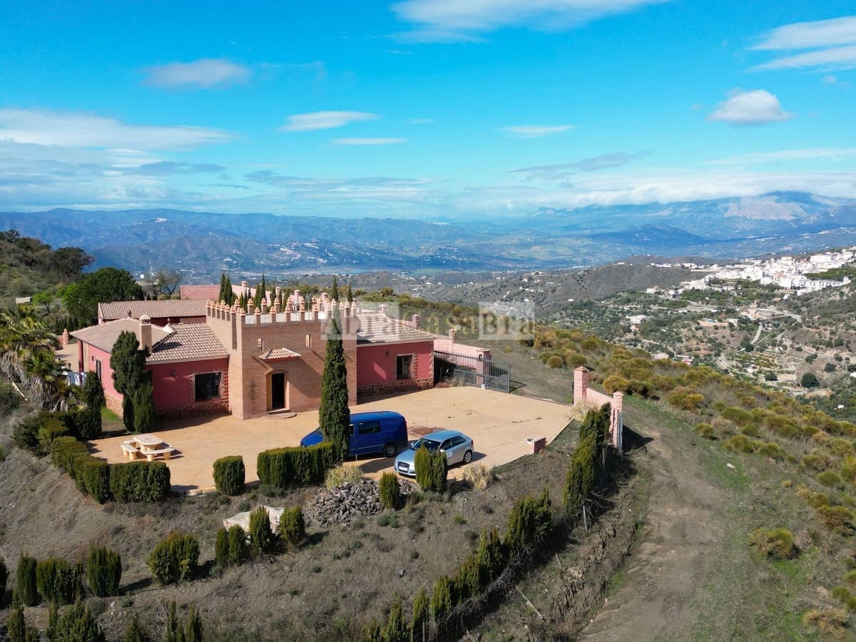 4 slaapkamer Villa te koop in Canillas de Aceituno met zwembad - € 480.000 (Ref: 8410186)