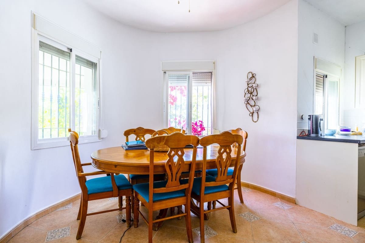 4 soveværelse Villa til salg i Comares med swimmingpool garage - € 349.000 (Ref: 8410201)