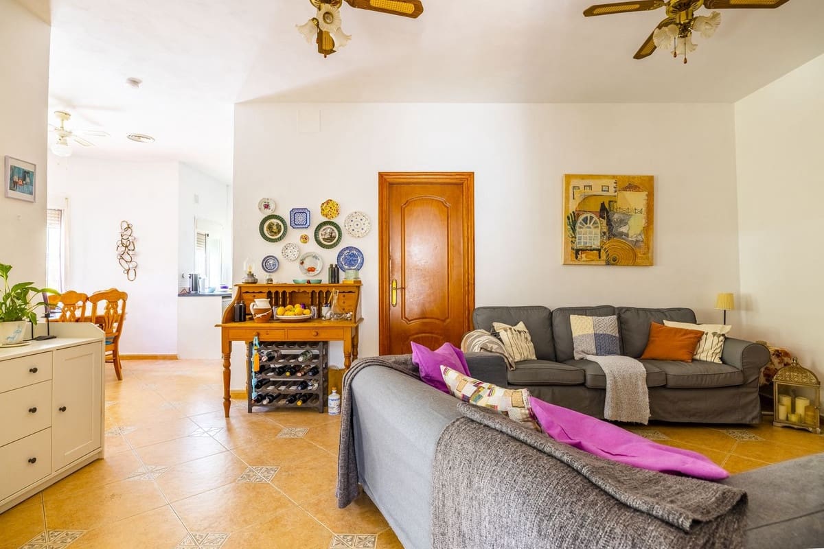 4 soveværelse Villa til salg i Comares med swimmingpool garage - € 349.000 (Ref: 8410201)