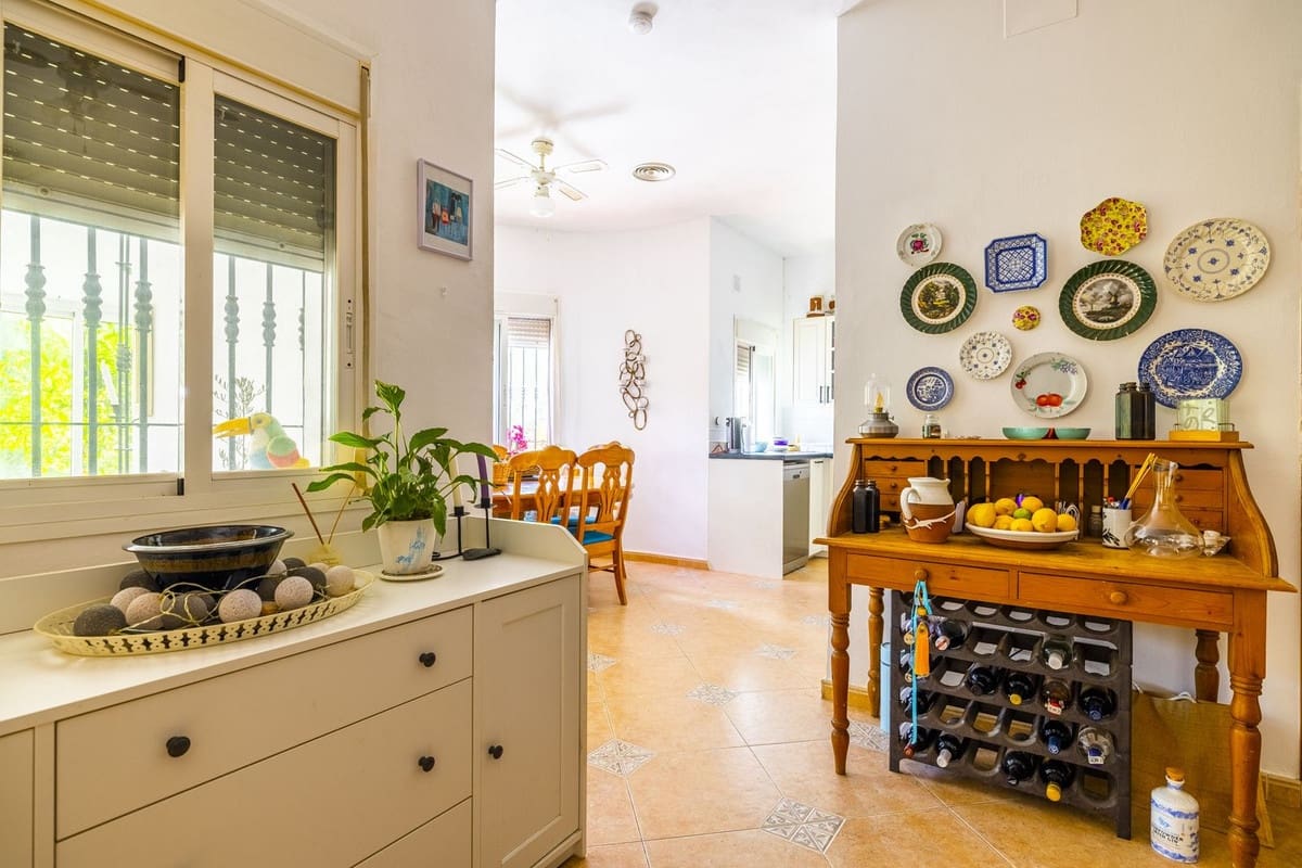 4 soveværelse Villa til salg i Comares med swimmingpool garage - € 349.000 (Ref: 8410201)