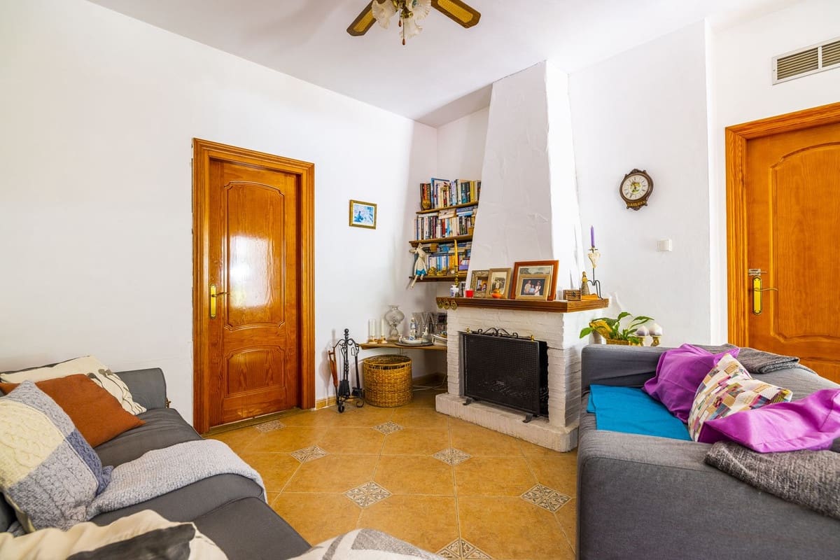 4 soveværelse Villa til salg i Comares med swimmingpool garage - € 349.000 (Ref: 8410201)