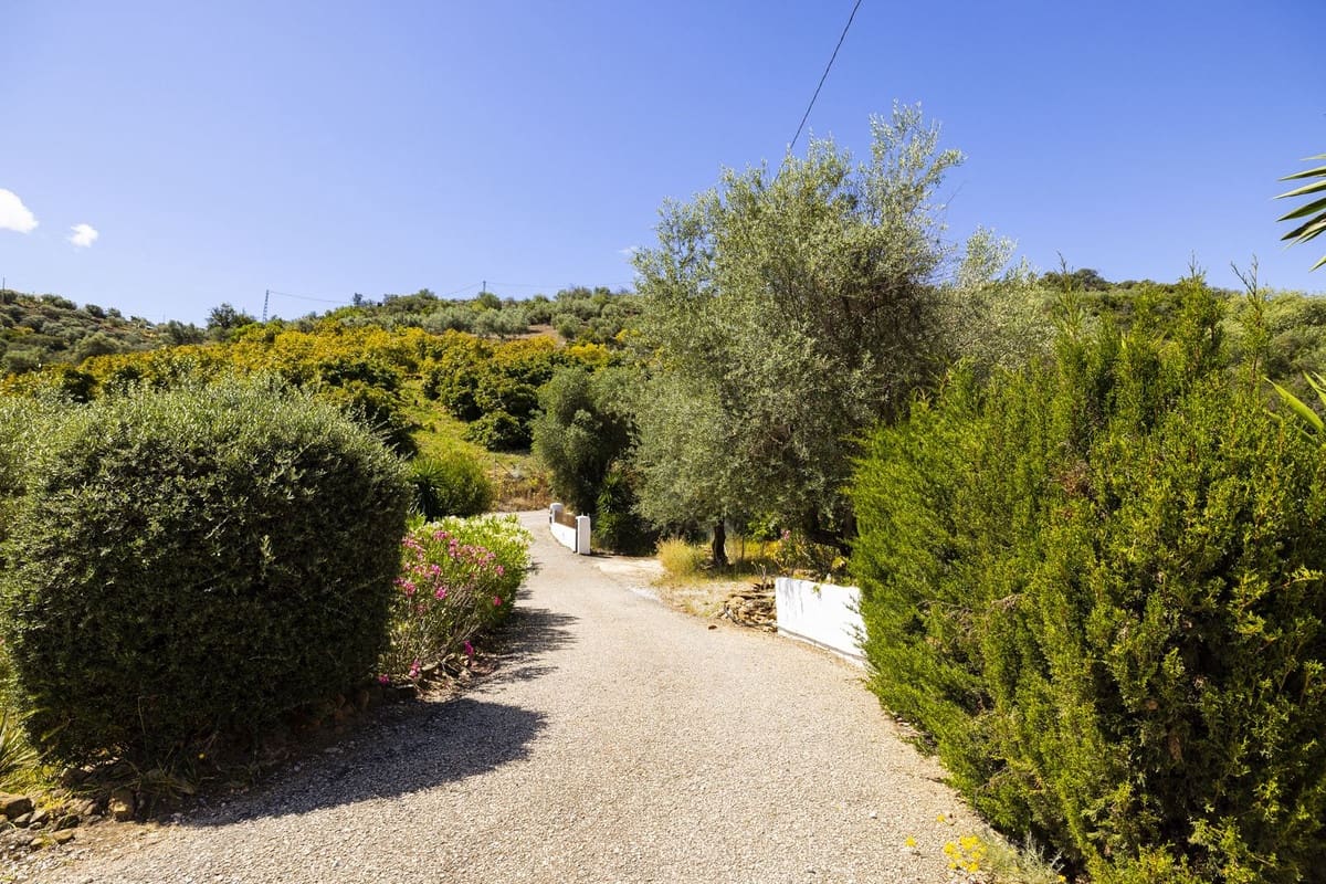 4 soveværelse Villa til salg i Comares med swimmingpool garage - € 349.000 (Ref: 8410201)