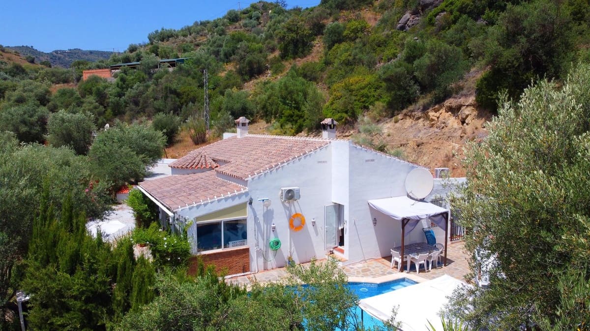 4 soveværelse Villa til salg i Comares med swimmingpool garage - € 349.000 (Ref: 8410201)