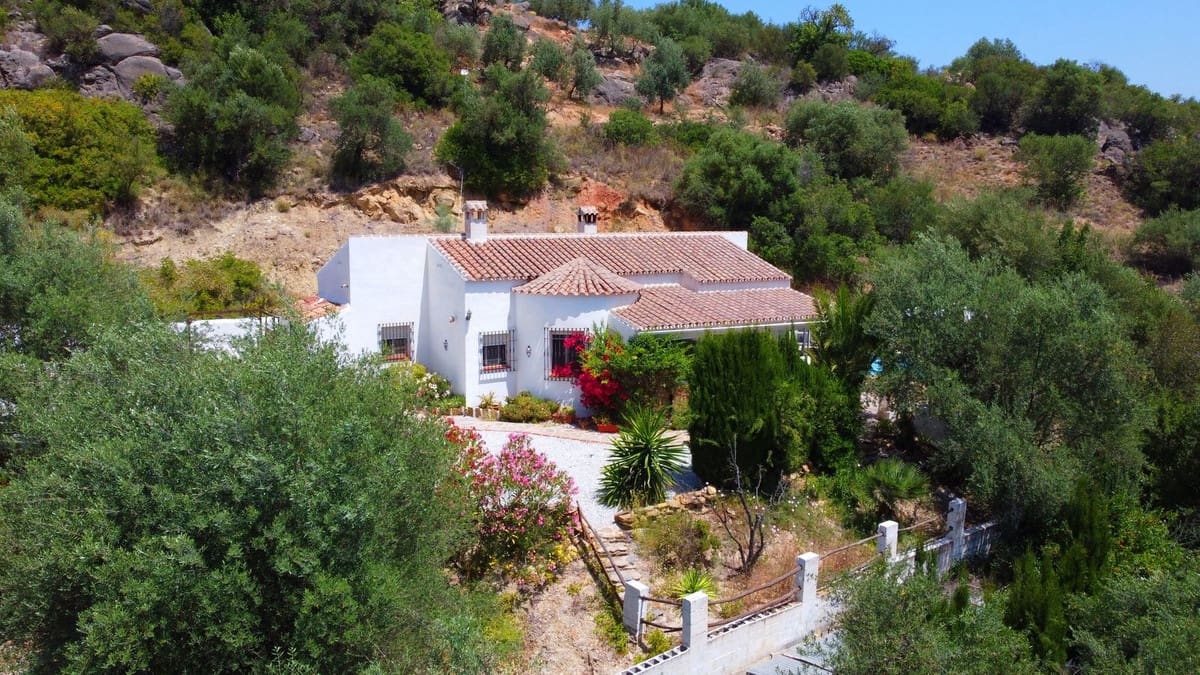 4 soveværelse Villa til salg i Comares med swimmingpool garage - € 349.000 (Ref: 8410201)