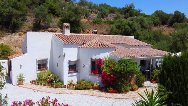 4 Zimmer Villa zu verkaufen in Comares mit Pool Garage - 349.000 € (Ref: 8410201)