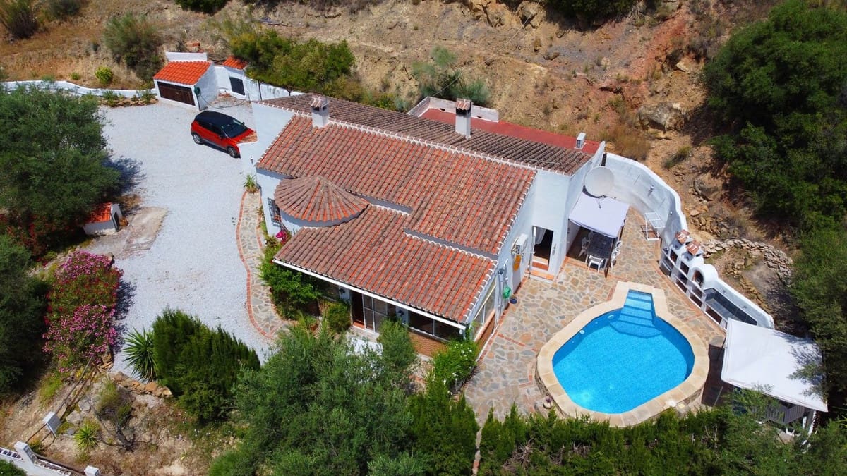 4 soveværelse Villa til salg i Comares med swimmingpool garage - € 349.000 (Ref: 8410201)
