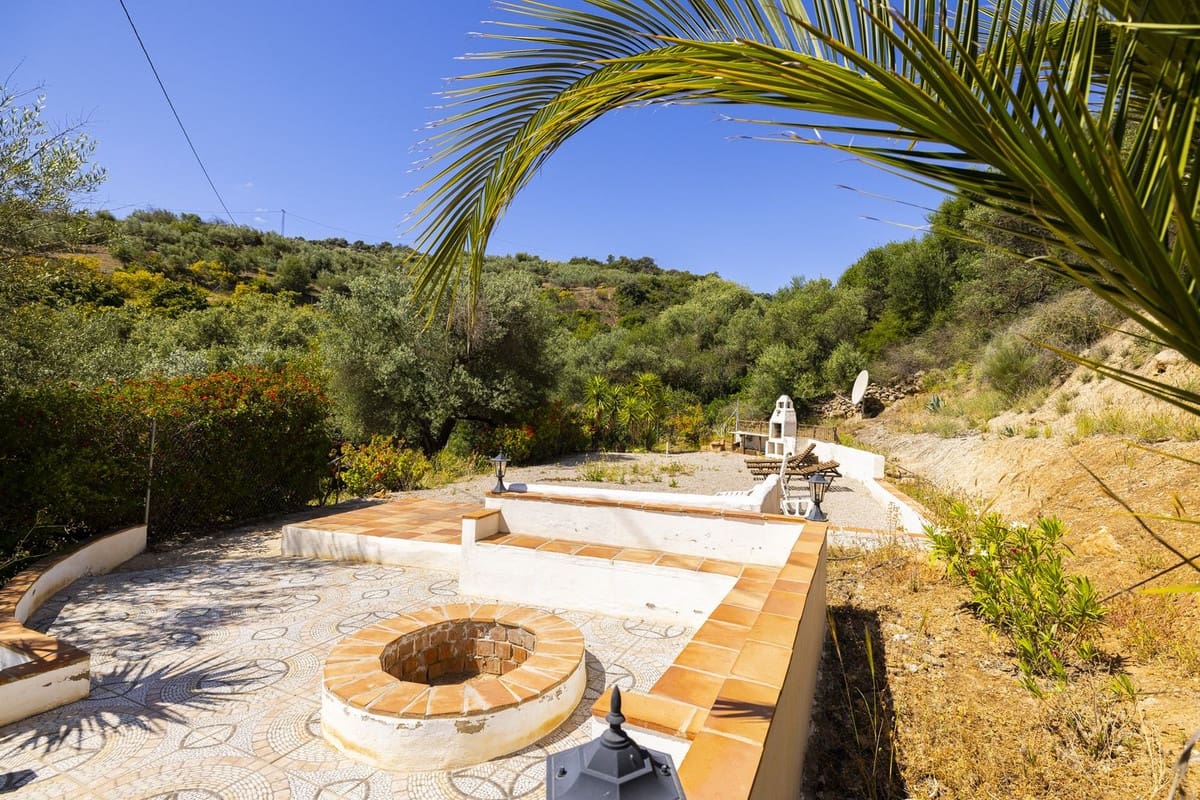 4 soveværelse Villa til salg i Comares med swimmingpool garage - € 349.000 (Ref: 8410201)