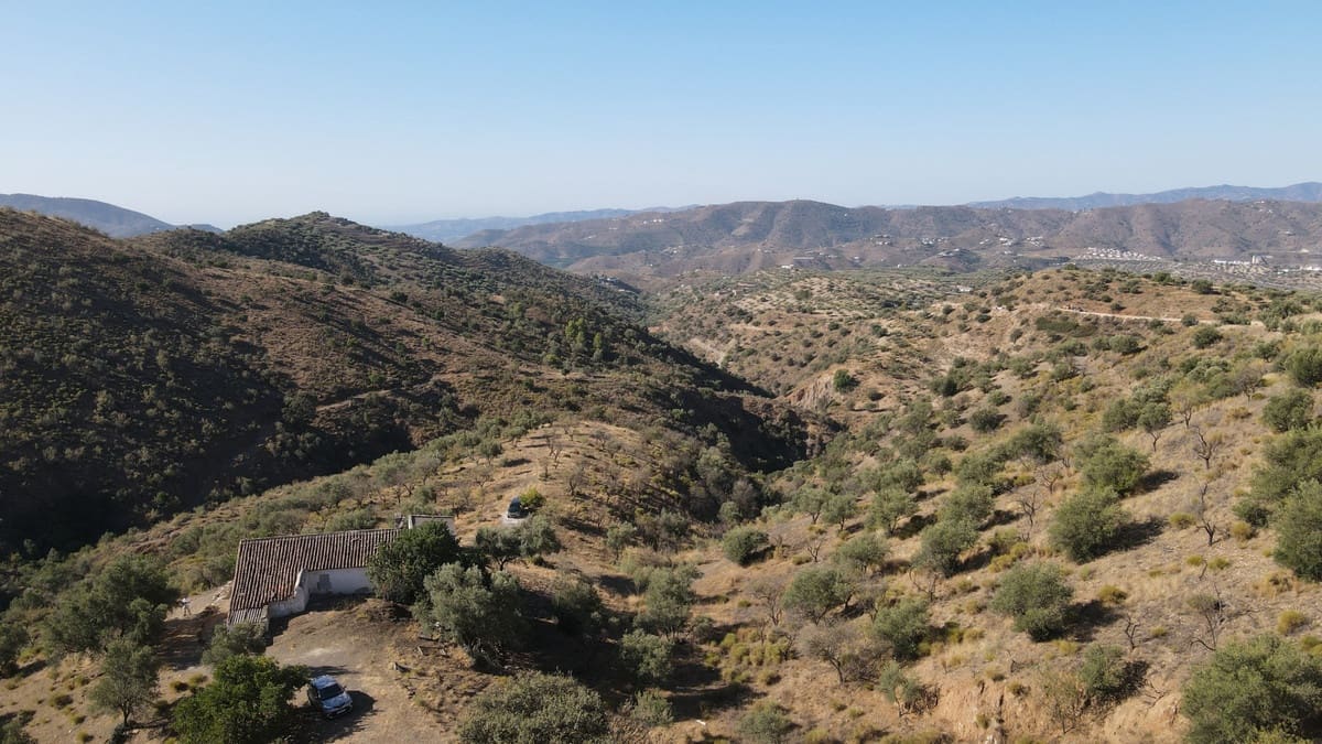 Finca/Casa Rural de 4 habitaciones en Canillas de Aceituno en venta con garaje - 350.000 € (Ref: 8410204)