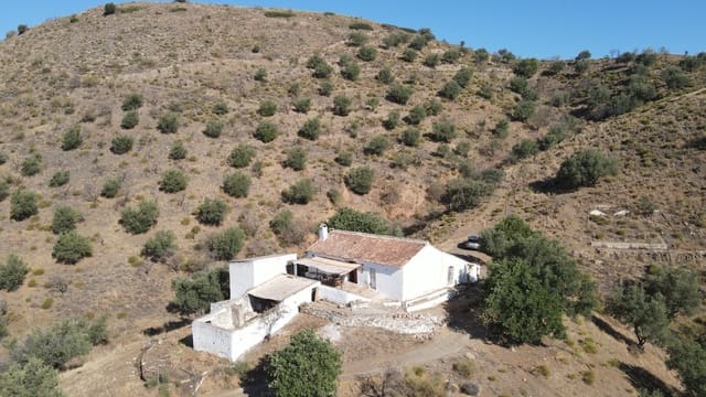 Finca/Casa Rural de 4 habitaciones en Canillas de Aceituno en venta con garaje - 350.000 € (Ref: 8410204)