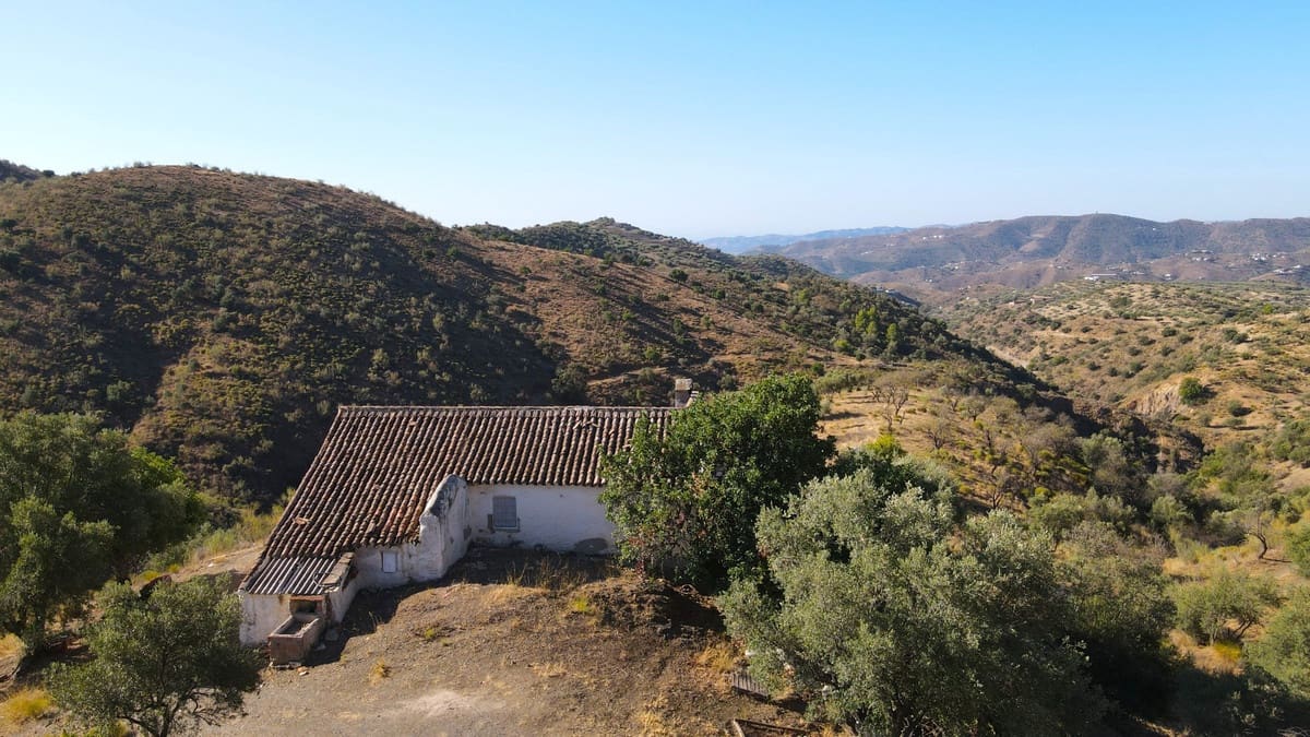 Finca/Casa Rural de 4 habitaciones en Canillas de Aceituno en venta con garaje - 350.000 € (Ref: 8410204)