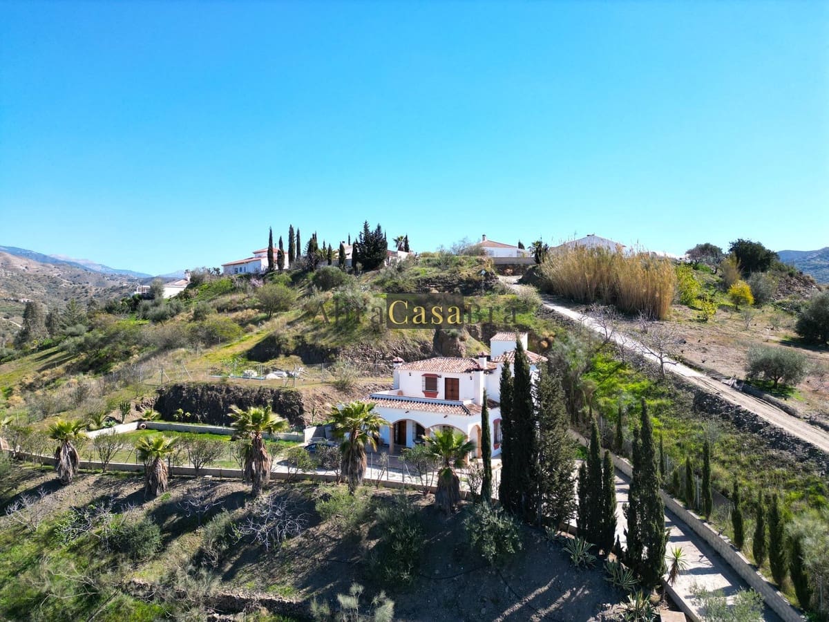 3 slaapkamer Villa te koop in Canillas de Aceituno met garage - € 319.000 (Ref: 8410210)