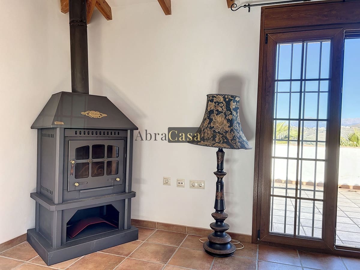 3 slaapkamer Villa te koop in Canillas de Aceituno met garage - € 319.000 (Ref: 8410210)