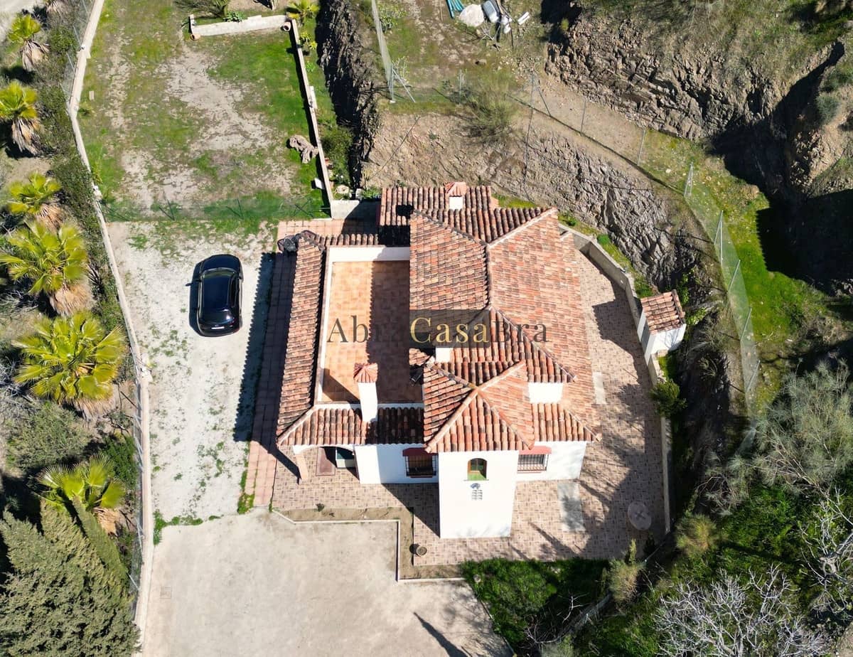 3 slaapkamer Villa te koop in Canillas de Aceituno met garage - € 319.000 (Ref: 8410210)