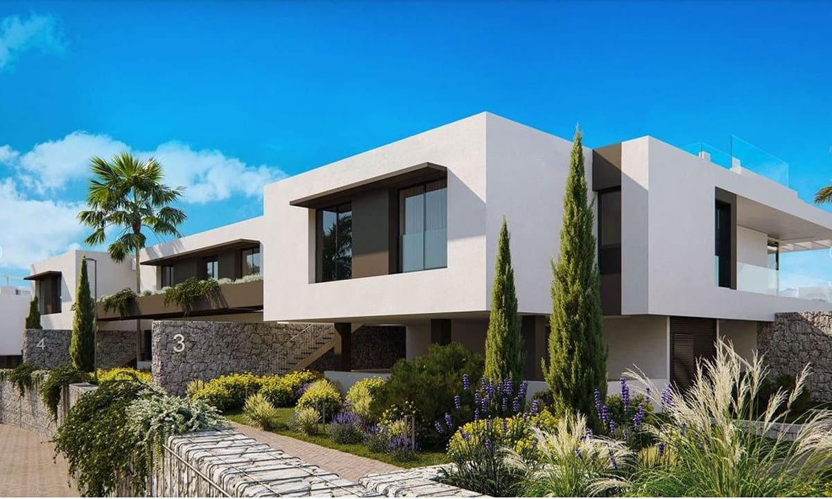 4 bedroom Semi-detached Villa for sale in Marbella with pool garage - € 1,495,000 (Ref: 8410599)