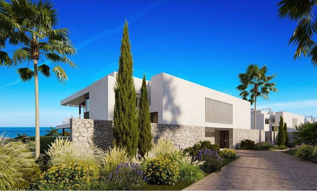 4 bedroom Semi-detached Villa for sale in Marbella with pool garage - € 1,495,000 (Ref: 8410599)