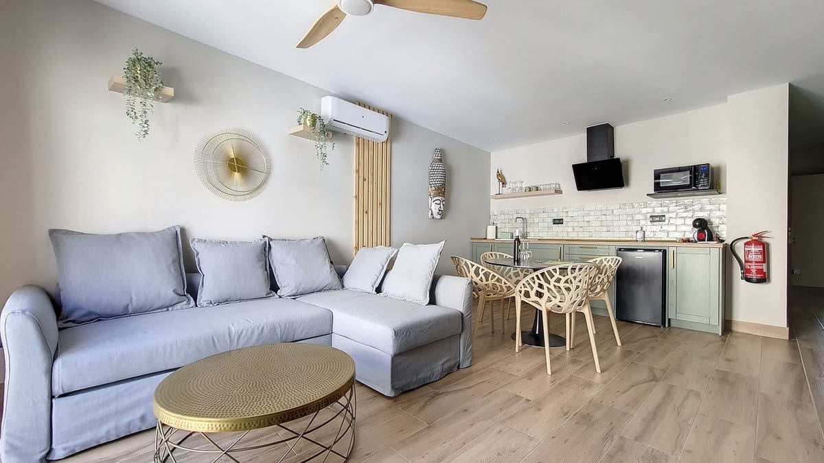 5 makuuhuone Kaupallinen myytävänä paikassa Competa mukana uima-altaan - 619 000 € (Ref: 8410789)