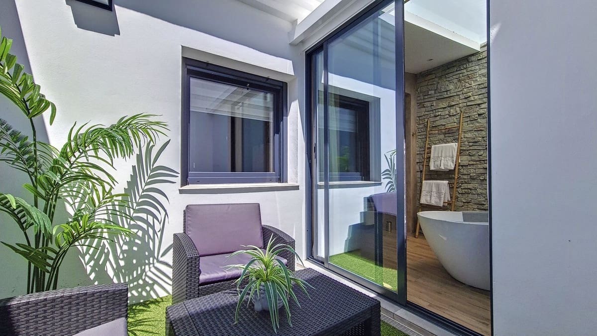 5 makuuhuone Kaupallinen myytävänä paikassa Competa mukana uima-altaan - 619 000 € (Ref: 8410789)