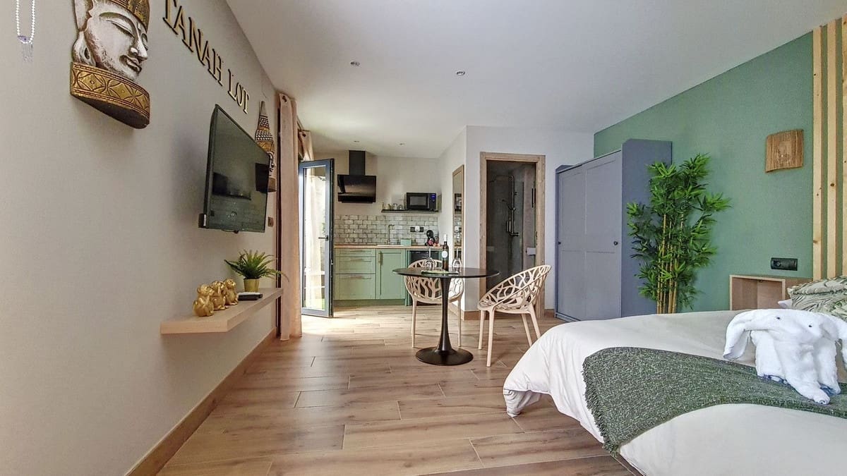 5 makuuhuone Kaupallinen myytävänä paikassa Competa mukana uima-altaan - 619 000 € (Ref: 8410789)