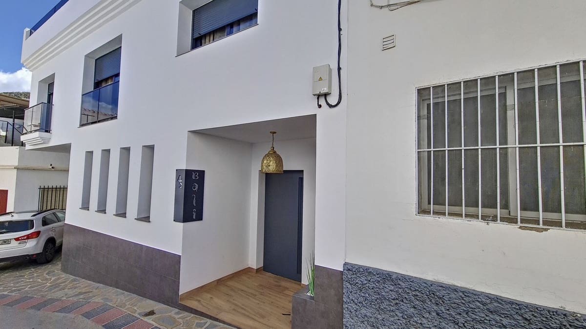 5 makuuhuone Kaupallinen myytävänä paikassa Competa mukana uima-altaan - 619 000 € (Ref: 8410789)