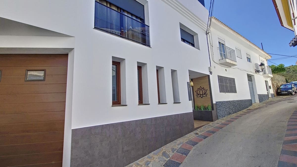 5 makuuhuone Kaupallinen myytävänä paikassa Competa mukana uima-altaan - 619 000 € (Ref: 8410789)