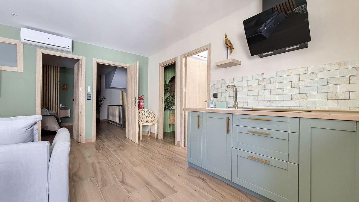 5 makuuhuone Kaupallinen myytävänä paikassa Competa mukana uima-altaan - 619 000 € (Ref: 8410789)