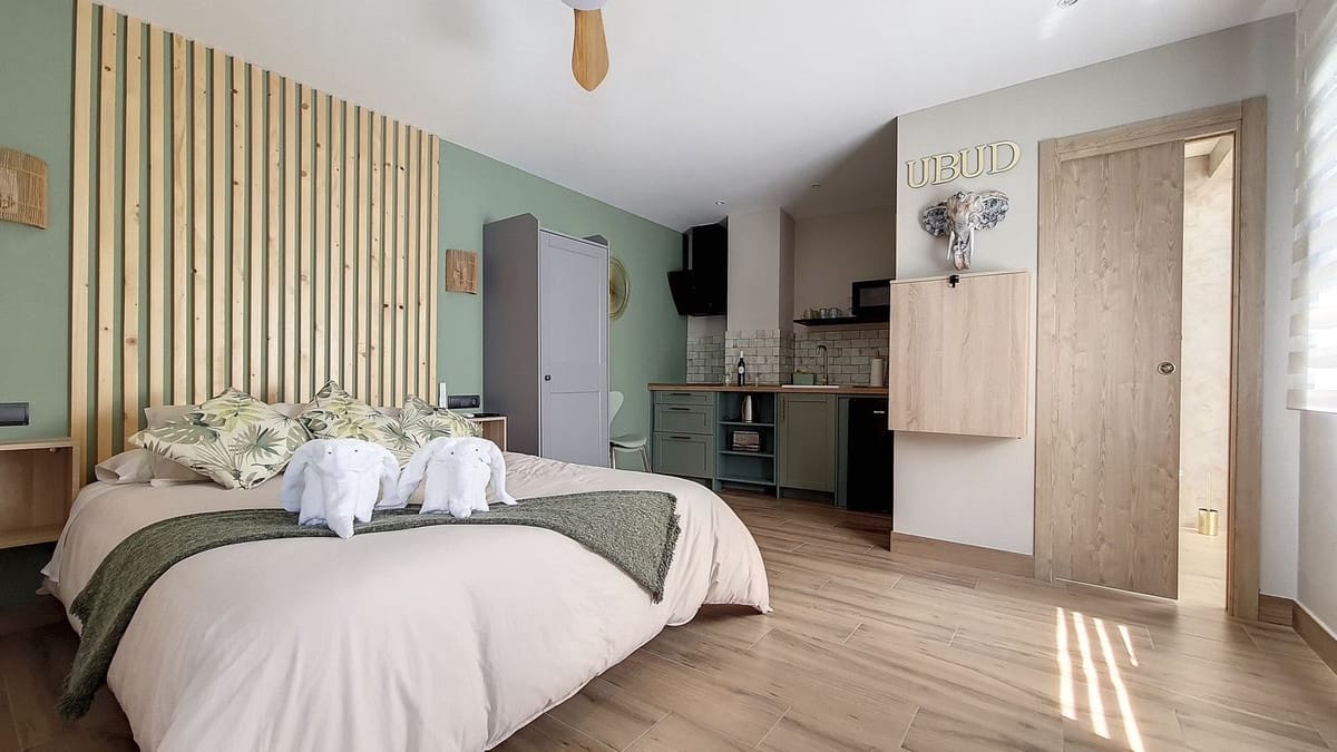 5 makuuhuone Kaupallinen myytävänä paikassa Competa mukana uima-altaan - 619 000 € (Ref: 8410789)