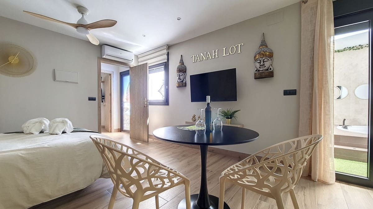 5 makuuhuone Kaupallinen myytävänä paikassa Competa mukana uima-altaan - 619 000 € (Ref: 8410789)