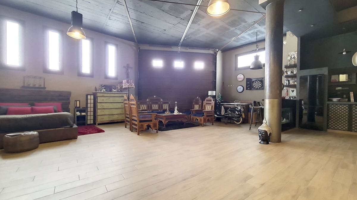 5 makuuhuone Kaupallinen myytävänä paikassa Competa mukana uima-altaan - 619 000 € (Ref: 8410789)