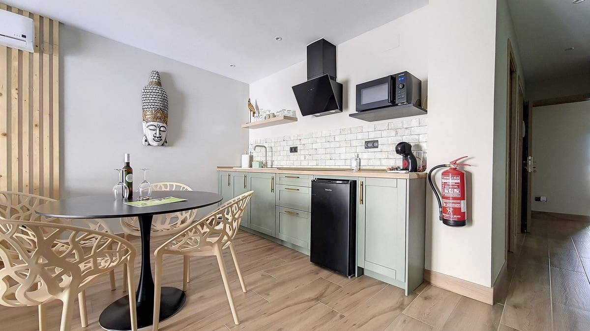 5 makuuhuone Kaupallinen myytävänä paikassa Competa mukana uima-altaan - 619 000 € (Ref: 8410789)