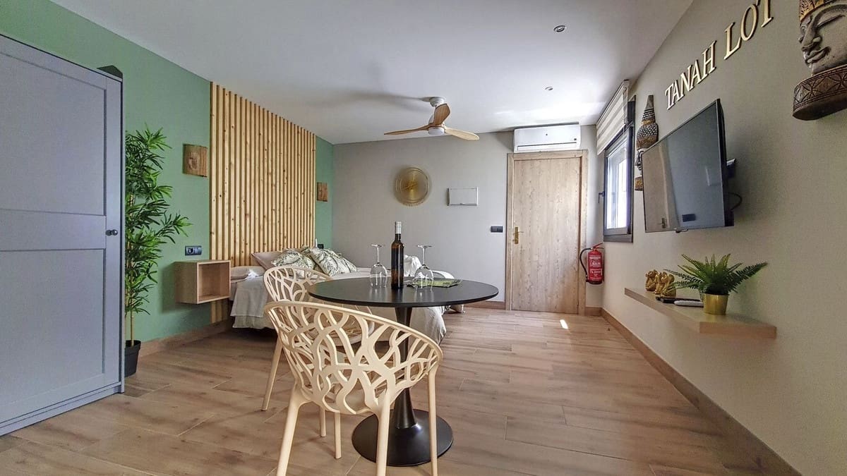 5 makuuhuone Kaupallinen myytävänä paikassa Competa mukana uima-altaan - 619 000 € (Ref: 8410789)