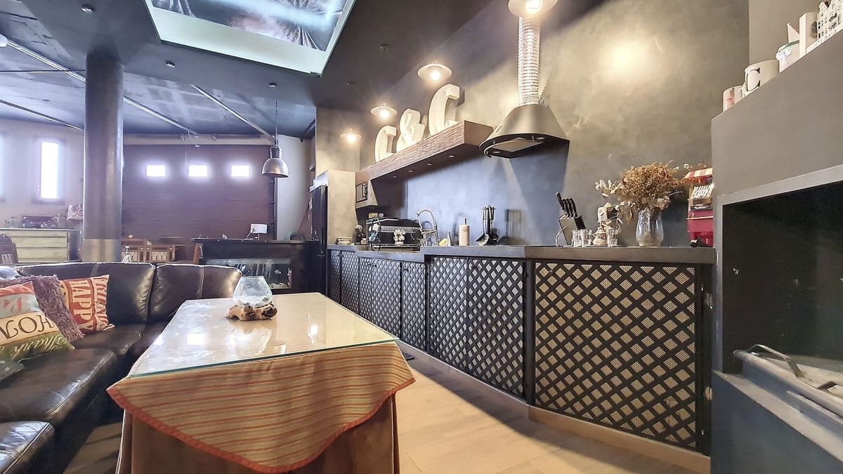 5 makuuhuone Kaupallinen myytävänä paikassa Competa mukana uima-altaan - 619 000 € (Ref: 8410789)