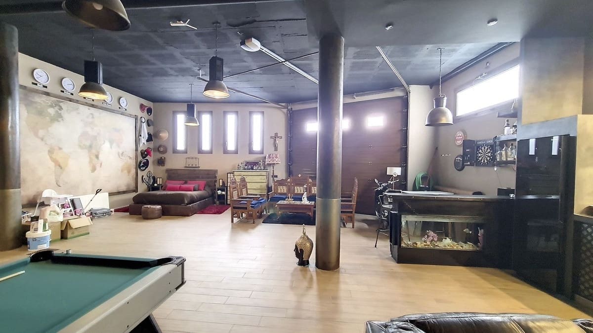 5 makuuhuone Kaupallinen myytävänä paikassa Competa mukana uima-altaan - 619 000 € (Ref: 8410789)