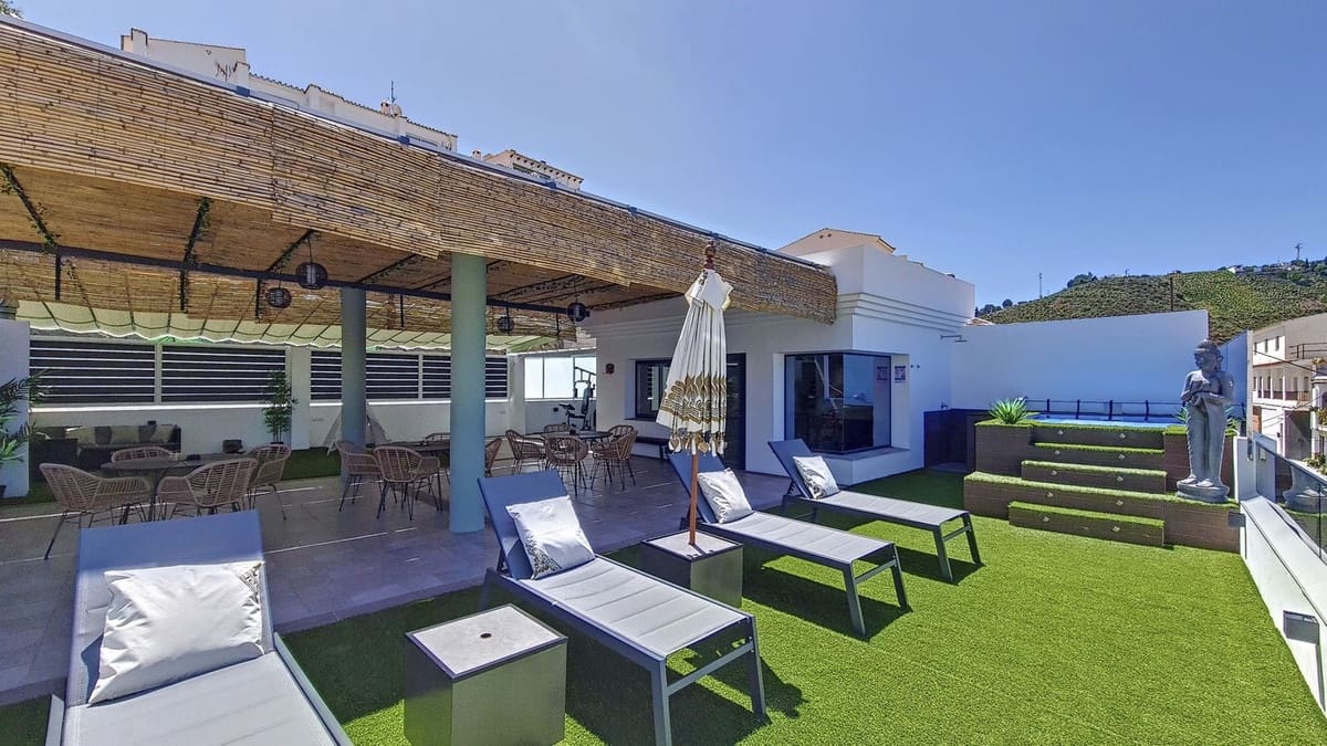 5 makuuhuone Kaupallinen myytävänä paikassa Competa mukana uima-altaan - 619 000 € (Ref: 8410789)