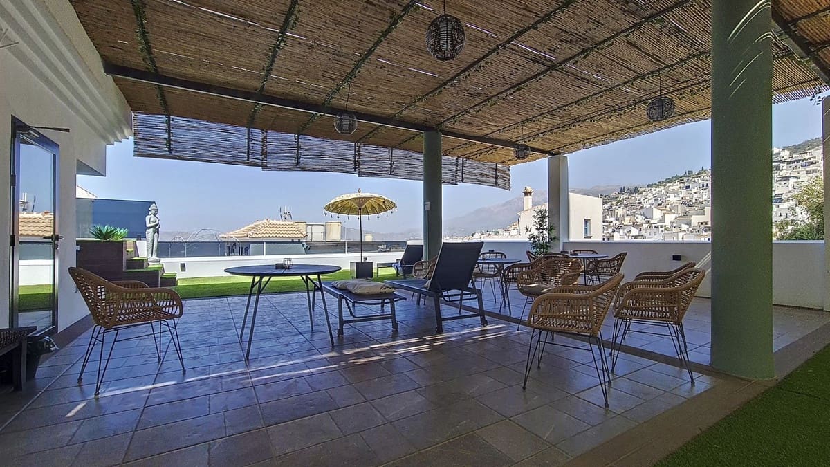 5 makuuhuone Kaupallinen myytävänä paikassa Competa mukana uima-altaan - 619 000 € (Ref: 8410789)