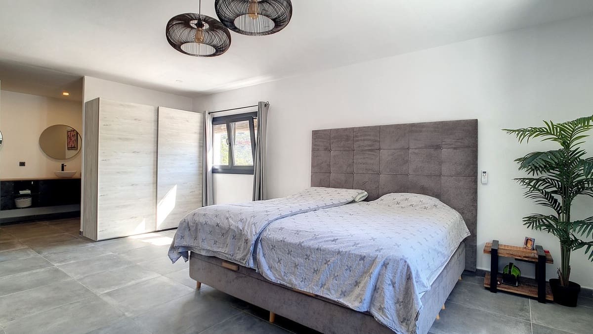 3 quarto Quinta/Casa Rural para venda em Velez-Malaga com piscina garagem - 1 225 000 € (Ref: 8410791)