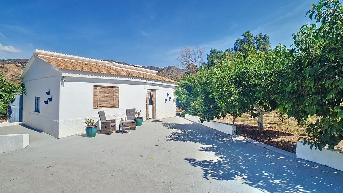 3 quarto Quinta/Casa Rural para venda em Velez-Malaga com piscina garagem - 1 225 000 € (Ref: 8410791)