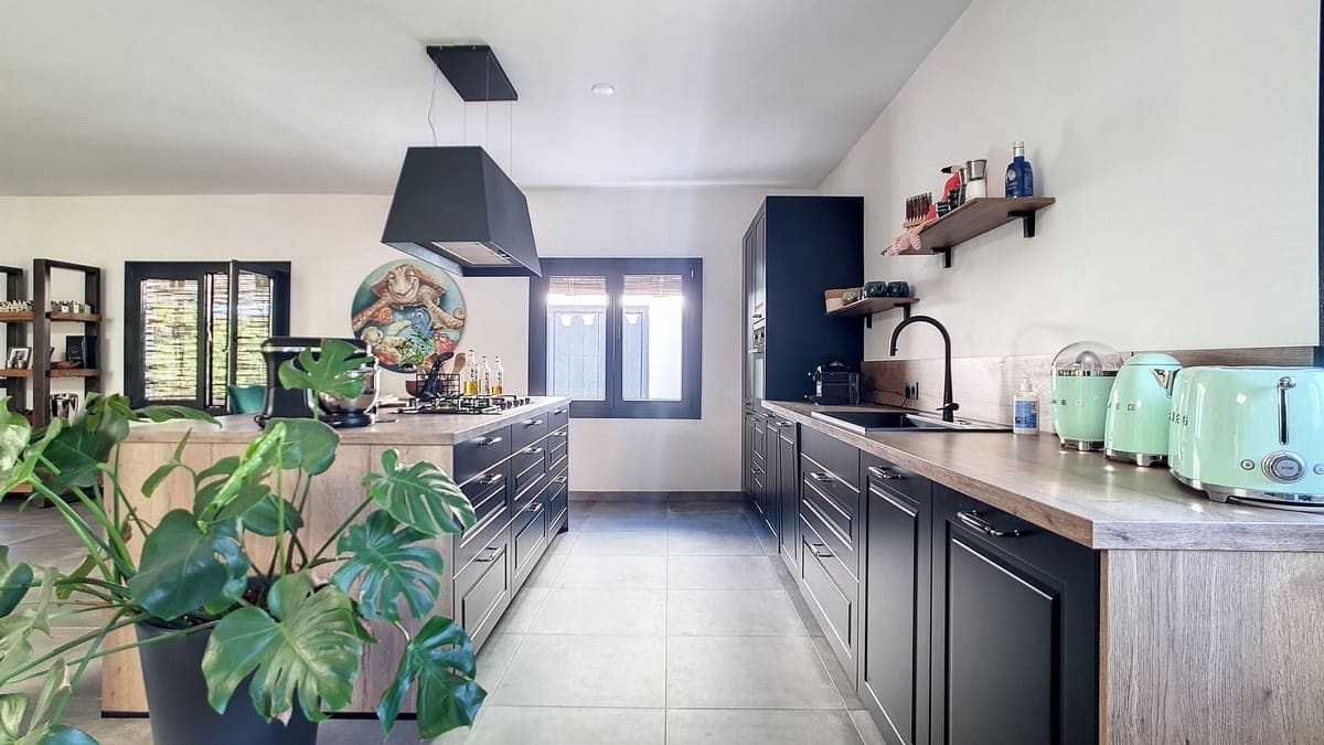 3 soveværelse Finca/Landehus til salg i Velez-Malaga med swimmingpool garage - € 1.150.000 (Ref: 8410791)