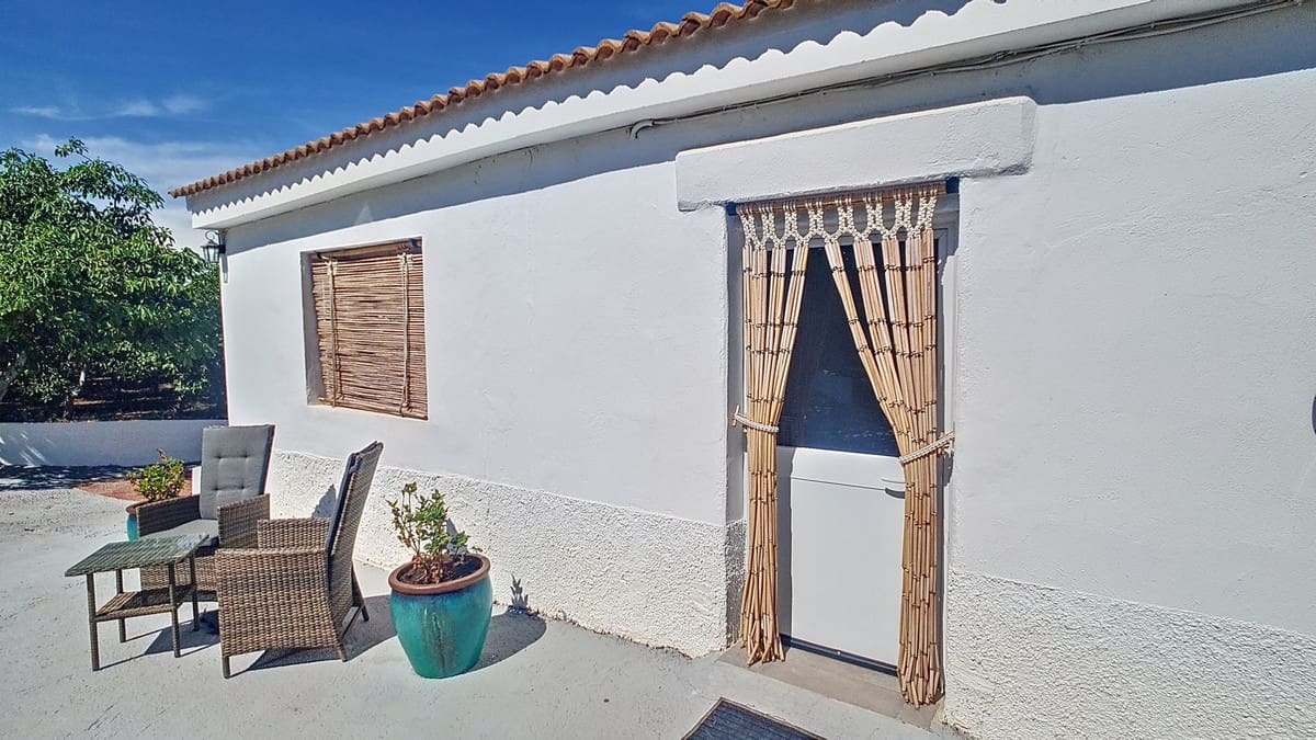 3 soveværelse Finca/Landehus til salg i Velez-Malaga med swimmingpool garage - € 1.150.000 (Ref: 8410791)