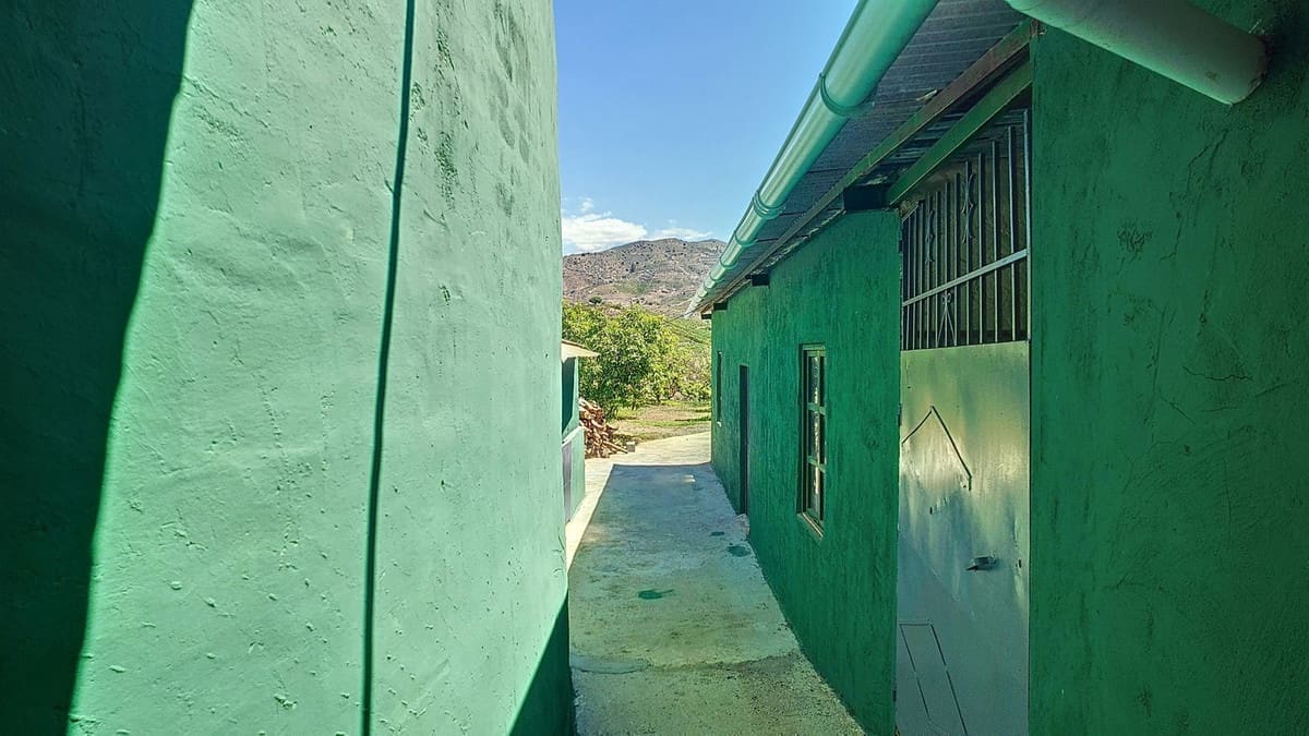 3 soveværelse Finca/Landehus til salg i Velez-Malaga med swimmingpool garage - € 1.150.000 (Ref: 8410791)