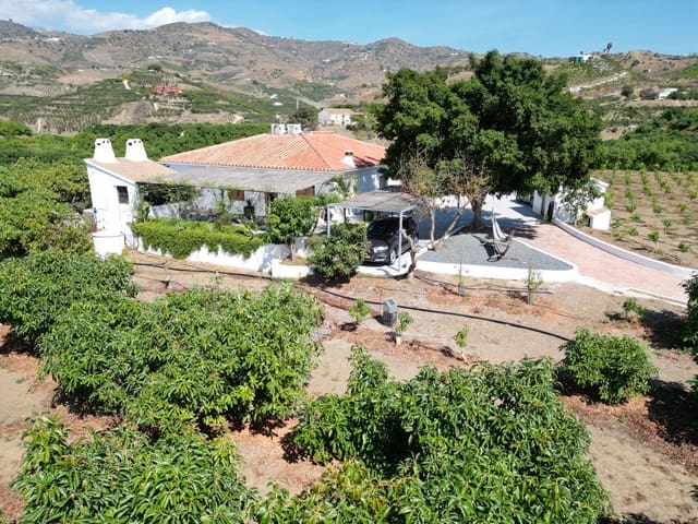 3 soveværelse Finca/Landehus til salg i Vélez-Málaga med swimmingpool garage - € 1.225.000 (Ref: 8410791)