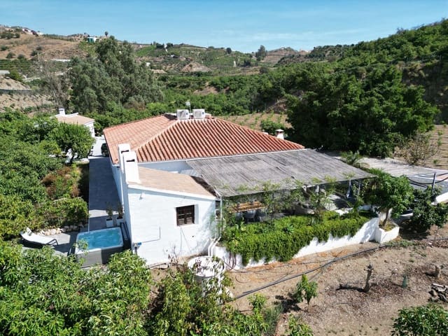 3 soveværelse Finca/Landehus til salg i Vélez-Málaga med swimmingpool garage - € 1.225.000 (Ref: 8410791)